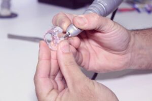 Adaptación de molde personalizado en Audiologia Integral Valencia